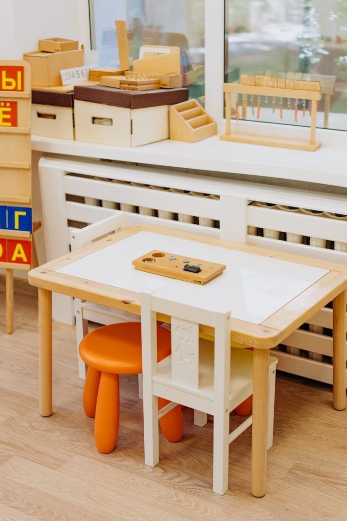 Crafting Captivating Headlines: Your awesome post title goes here Bright kindergarten classroom featuring a wooden table, chairs, and educational toys.